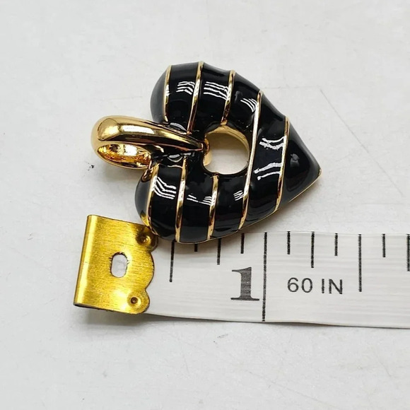 Signed Joan Rivers Black Enamel & Gold Reversible Heart Pendant Vintage - Picture 4 of 4